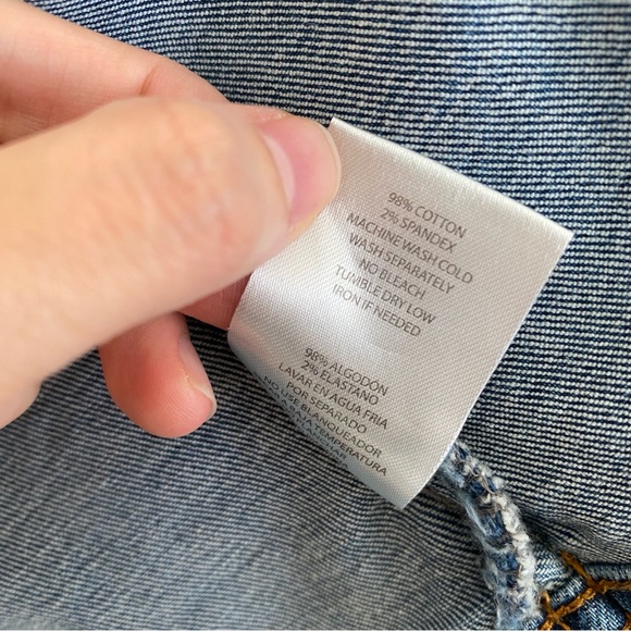 C’est Toi Black Label mid blue cropped denim jacket with faded wash and buttons - Picture 4 of 4